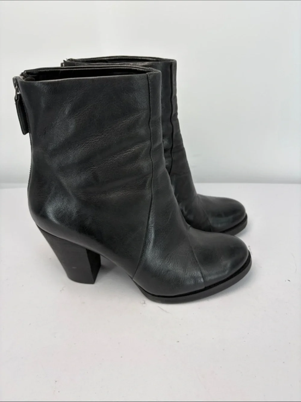 🪃 Nine West Black Leather Mid-Heel Ankle Booties